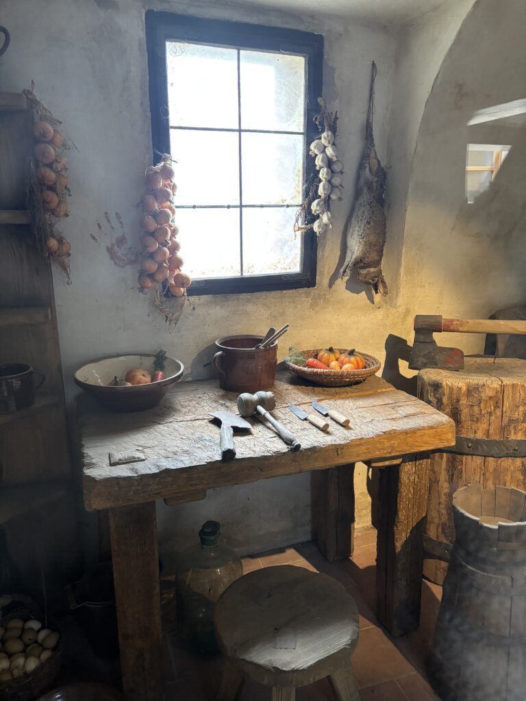 Visite d’une maison dans la ruelle d’Or